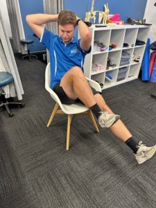 Seated bicycle crunches
